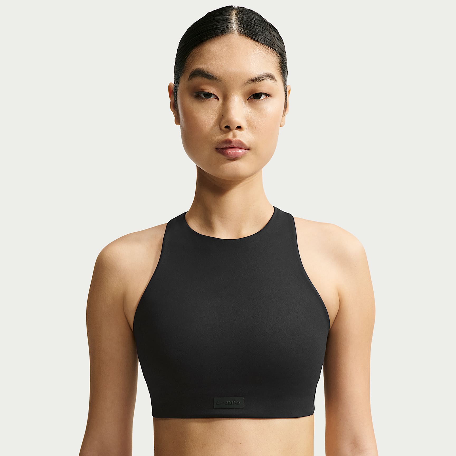 NIKE公式】NikeSKIMS Matte ウィメンズ ハイネック ブラ.オンライン
